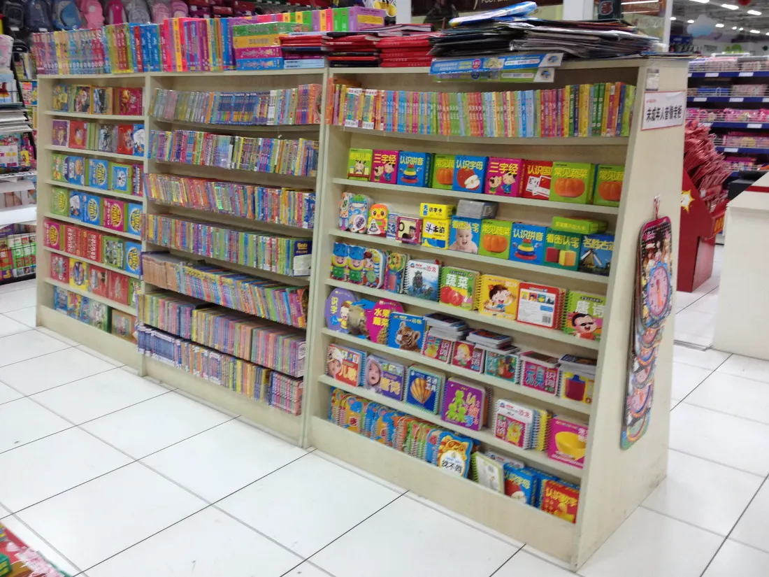 Kütüphane kitap rafları