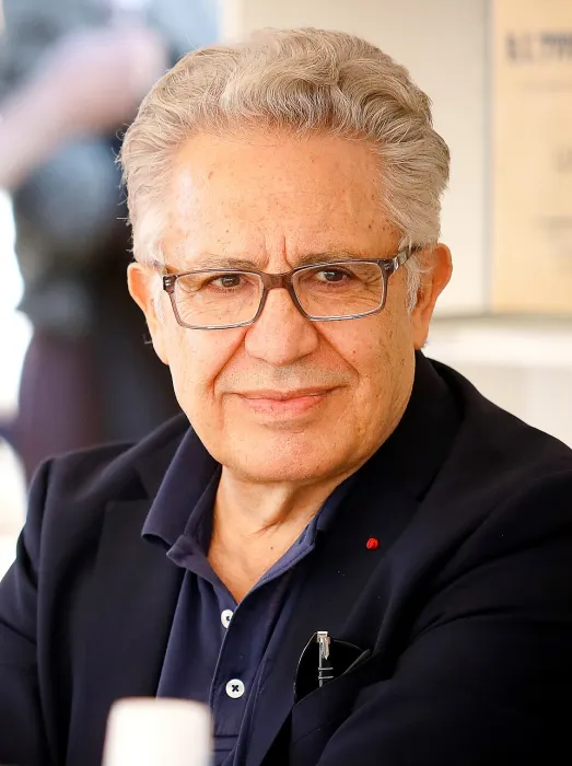 Zülfü Livaneli — portre